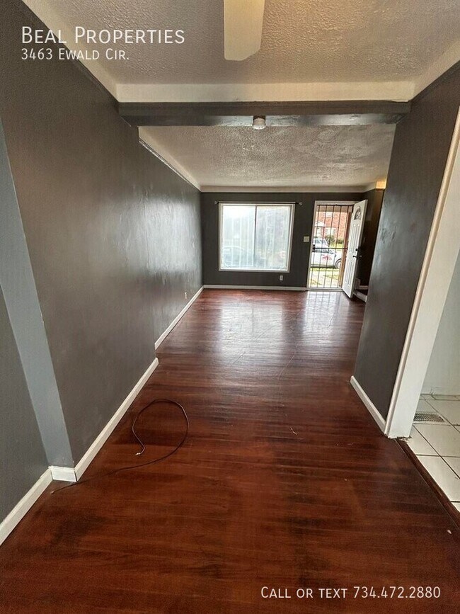 Building Photo - 3463 Ewald Cir