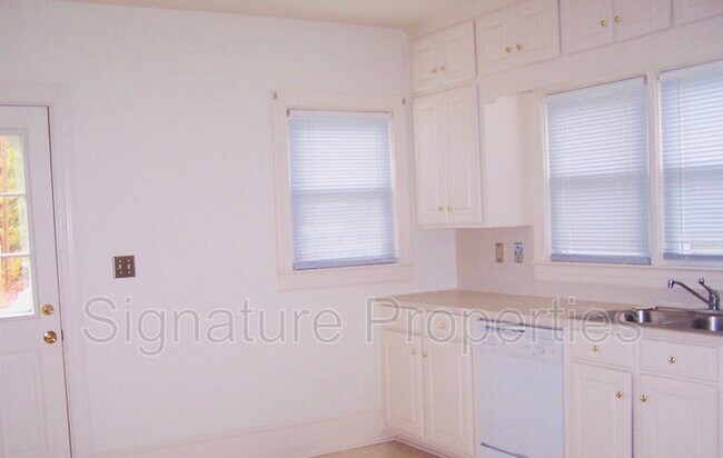 Foto del edificio - 2223 Red Bank Rd