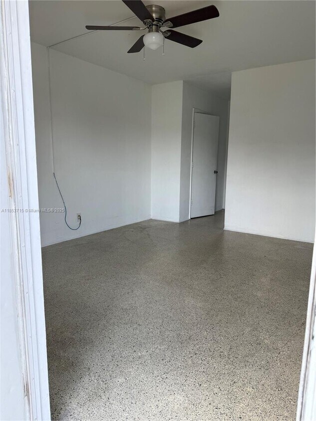 Foto del edificio - 519 SW 27th Ave