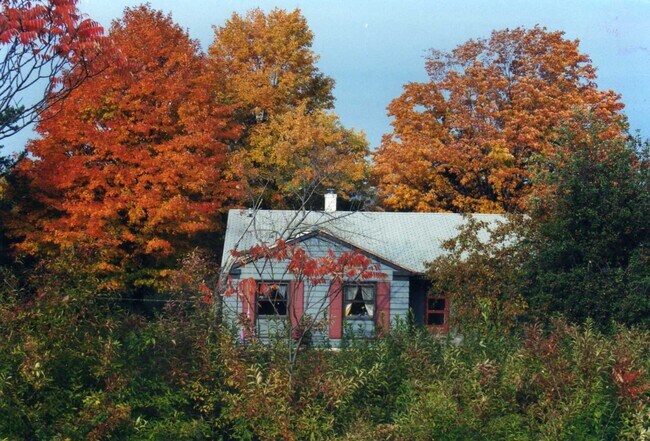 Foto del edificio - 102 Turkey Hill Rd