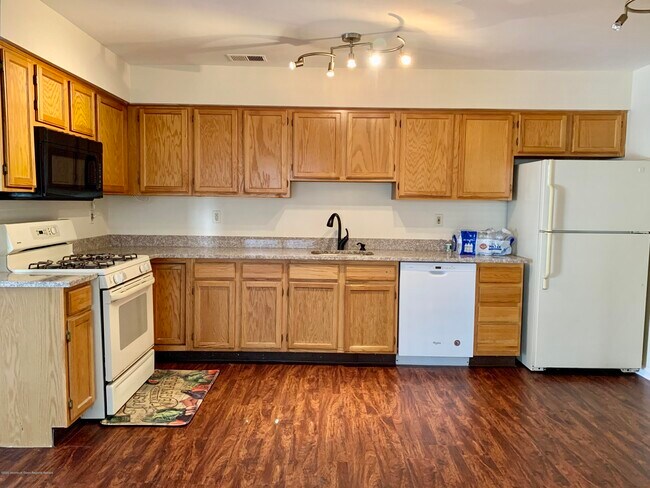 Building Photo - 757 Banyan Ct