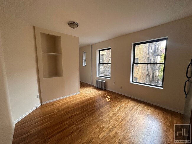 Building Photo - PERFECT WEST VILLAGE 1 BEDROOM - WON'T LAS...