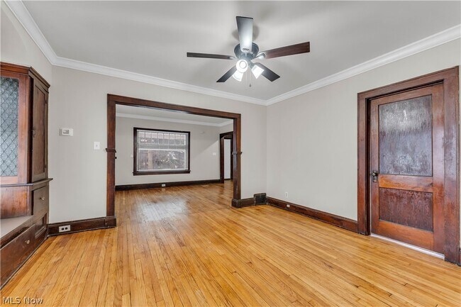 Foto del edificio - 9609 Sladden Ave