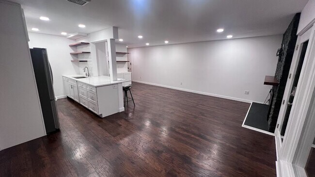 Foto del edificio - 2 Bed 2 Bath Corner Apartment at Shady Creek