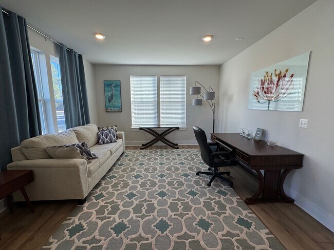 Building Photo - Luxury- water front long term rental!