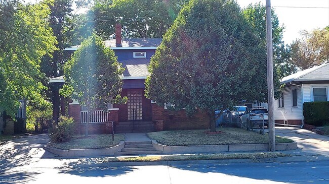 Foto del edificio - 4 br, 2 bath House - 1037 South Seneca Street