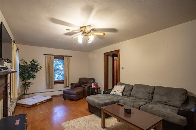 Foto del edificio - 3 bedroom, 1 bathroom Home With Garage