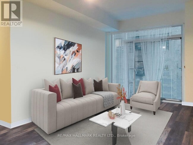 Photo du bâtiment - 223 St Clair Ave W