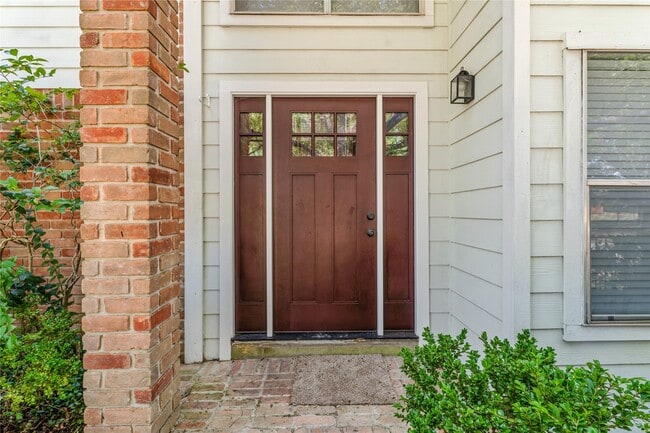 Building Photo - 11831 Meadowchase Dr