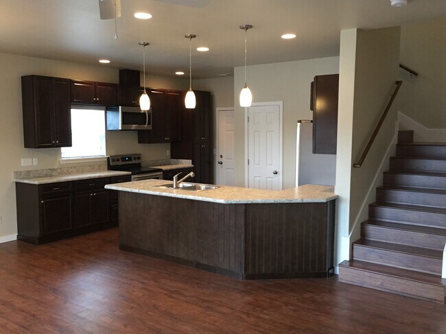 Foto del edificio - 726 Edgewood Pl