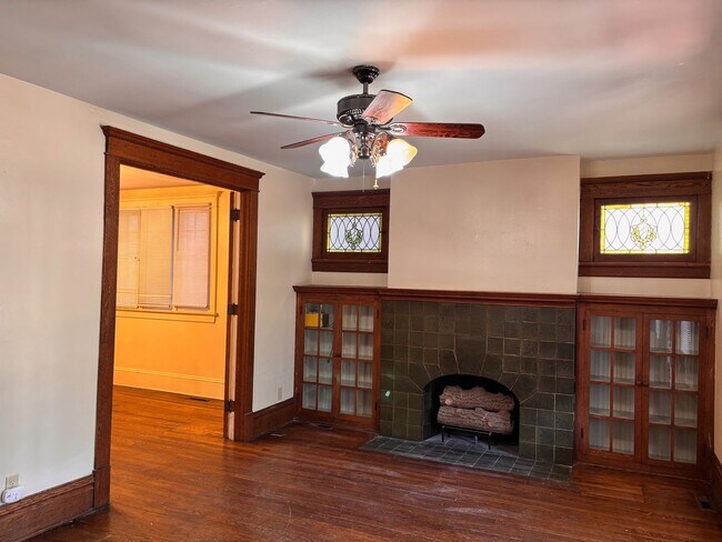 Building Photo - 3-4 Bedroom House located in South Park. S...