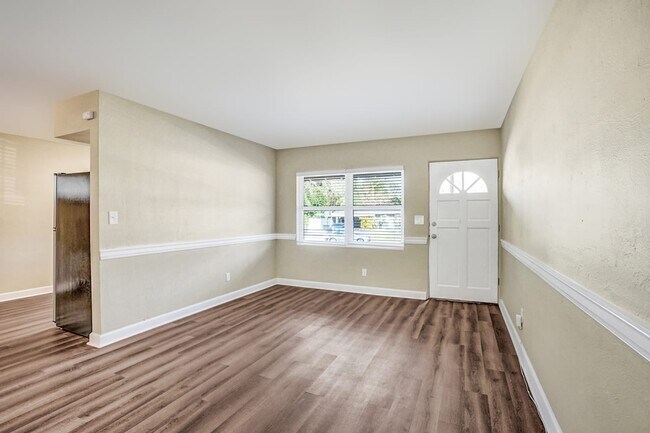 Building Photo - 5608 Lejeune Dr