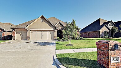 Building Photo - 13532 Gentry Dr