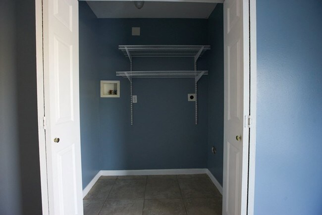 Foto del edificio - 6952 Yorktown Dr