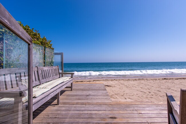 Foto del edificio - 23752 Malibu Rd