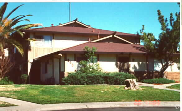 Building Photo - 840 Cathedral Ct