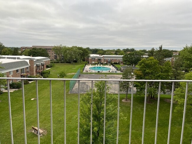 Building Photo - 10373 Dearlove Rd