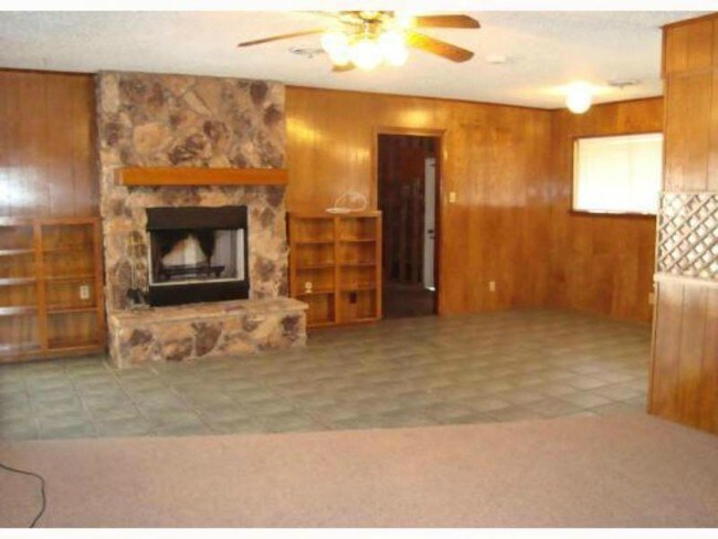 Building Photo - 218 Frio Dr