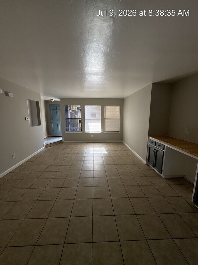 Building Photo - 3021