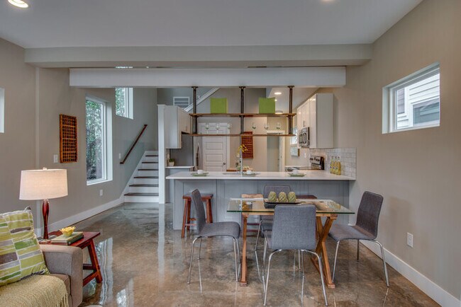 Foto del edificio - Large East Nashville Modern House - 3 Bedr...