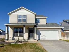 Building Photo - 6015 Oriole Dr