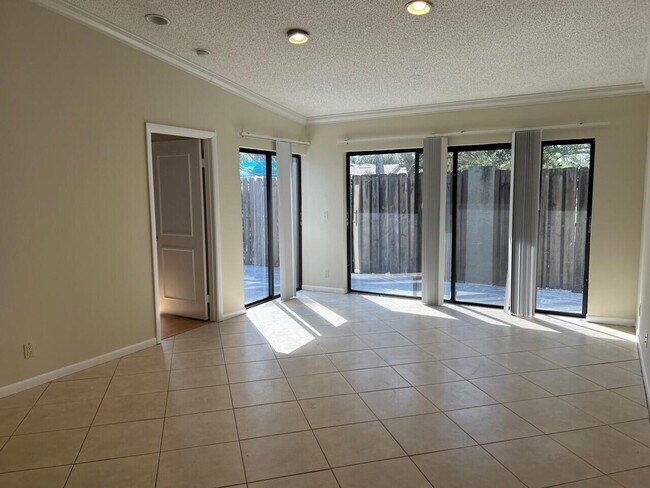 Building Photo - 42 Meadows Dr