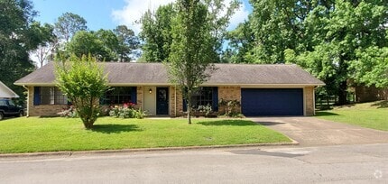Building Photo - 419 Willow Oak St