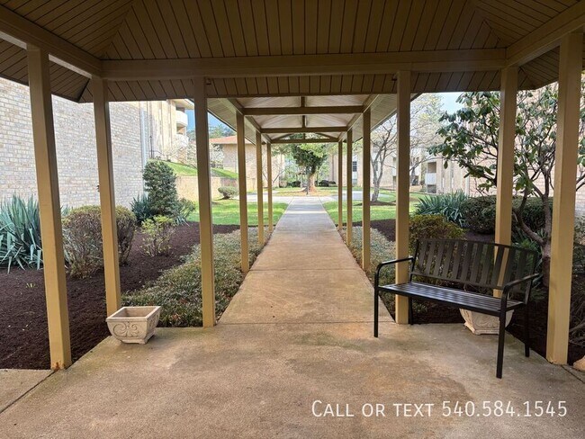 Foto del edificio - 5260 Crossbow Cir