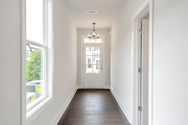 Photo - Luxury Westshore Townhome