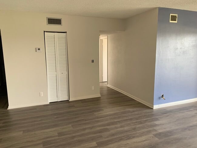 Building Photo - 505 Spencer 410 Dr