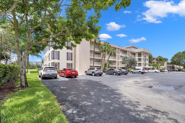 Foto del edificio - 3351 S Palm Aire Dr