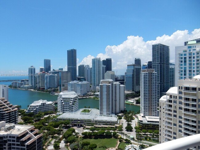 Building Photo - 848 Brickell Key Dr