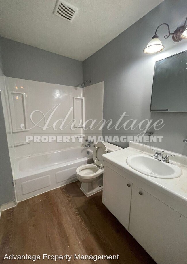 Building Photo - 2 br, 1.5 bath House - 3134 Monterrey Sq.