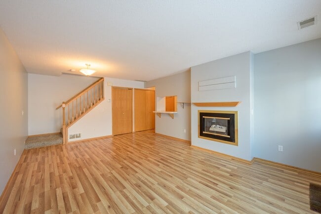 Building Photo - 2BD / 2BA Coon Rapids townhome. Completely...