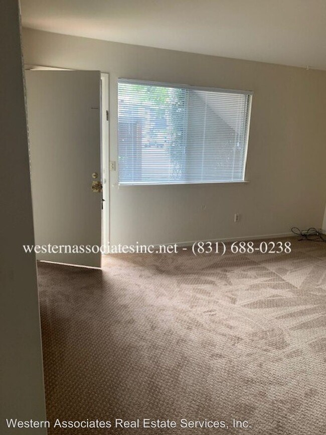 Building Photo - 4798 River St