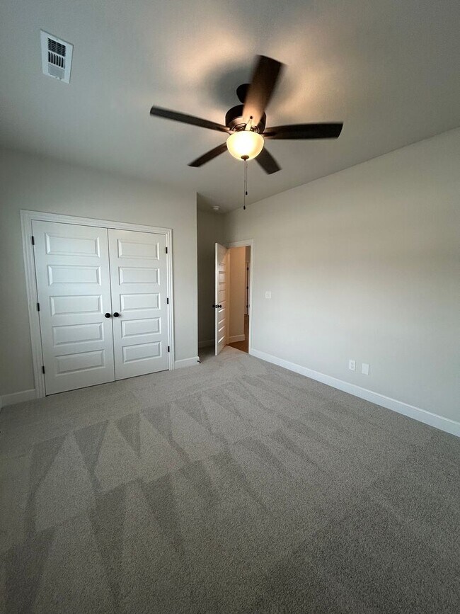 Building Photo - Beautiful Bentonville Home! 3 Bedrooms, 2.5 Bathrooms!!