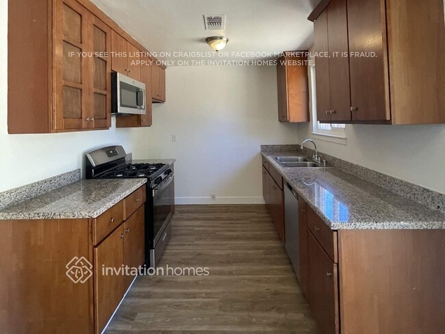Building Photo - 6121 N Haven Dr