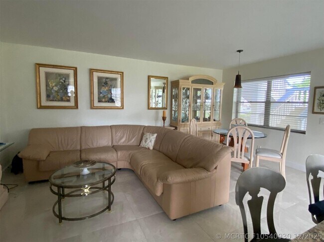 Foto del edificio - 321 Durham Cir