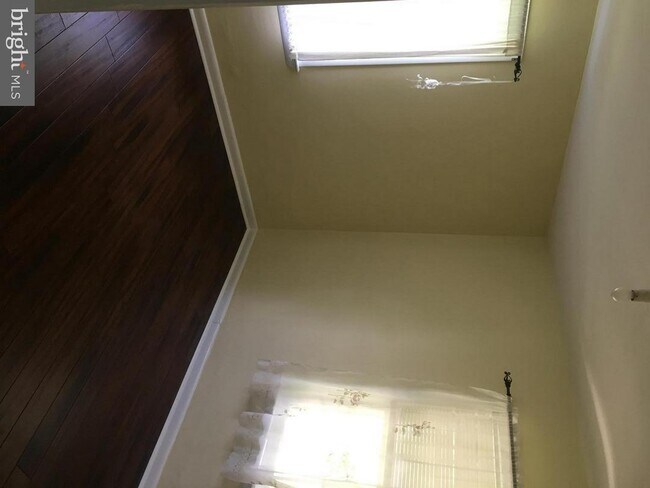 Building Photo - 3300 Riverview Dr