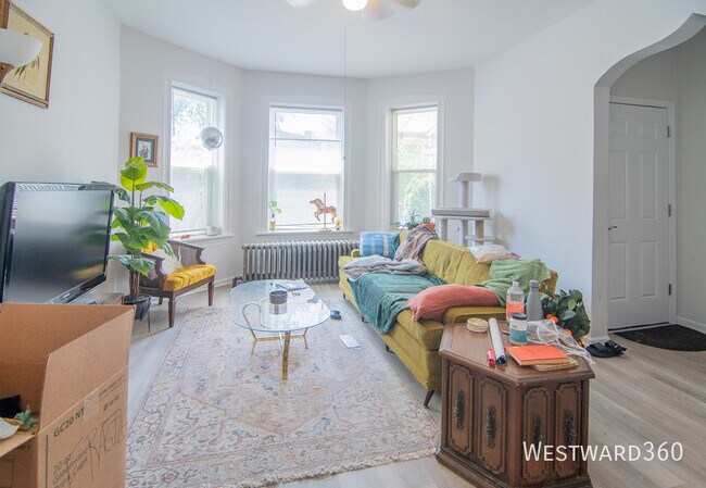 Foto del edificio - 4018 W Oakdale Ave