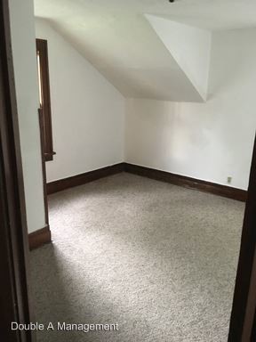 Building Photo - 3 br, 1 bath House - 2829 E 4th St