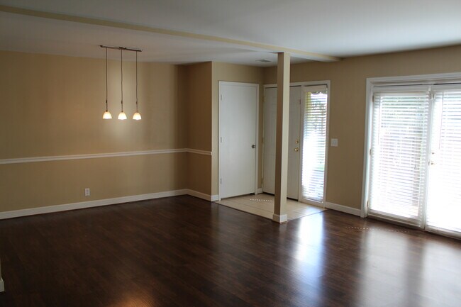 Dining Area - 2116 Hobbs Rd