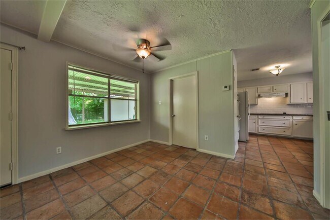 Building Photo - 2029 Briargreen Dr