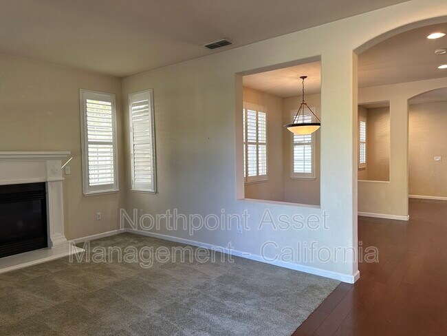 Foto del edificio - 3742 Gresham Ln
