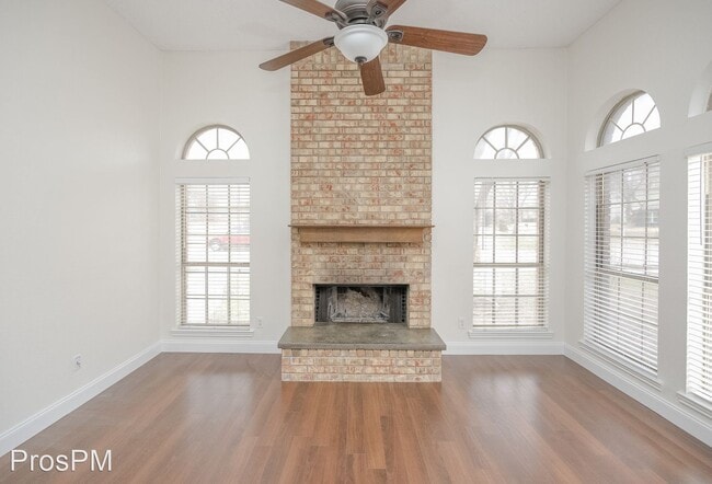 Building Photo - 3 br, 2.5 bath House - 2075 Camelot Dr.