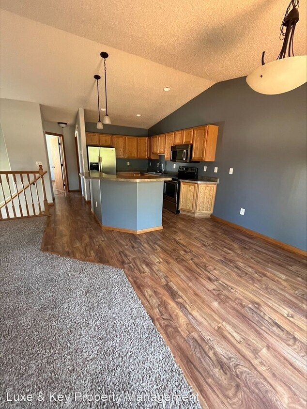 Foto principal - 3 br, 2 bath House - 3433 15th St S