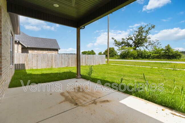 Building Photo - 980 Trestle Ln