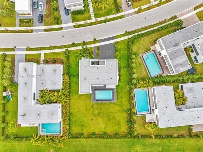 Building Photo - 16644 Botaniko Dr S