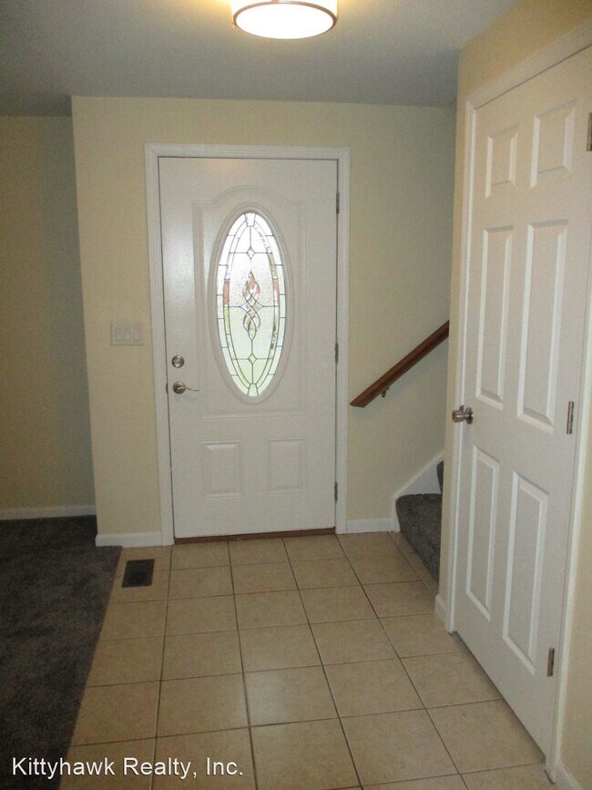 Building Photo - 4 br, 2.5 bath House - 4900 Arrowview Drive