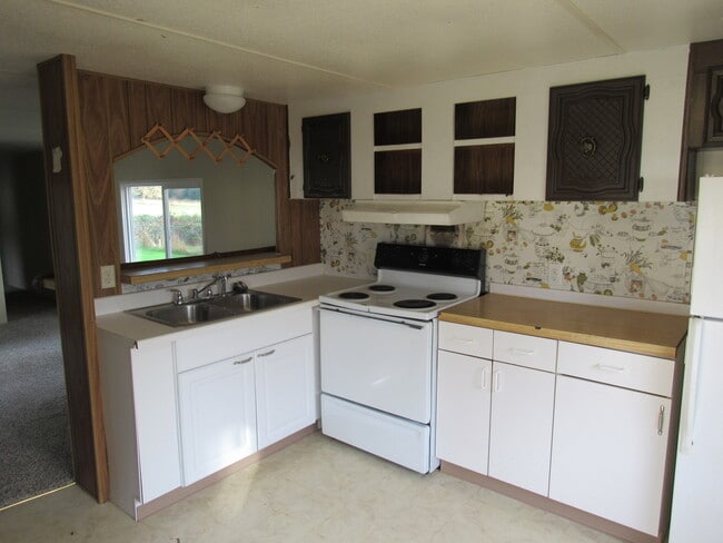 Building Photo - 5692 Northwest Dr